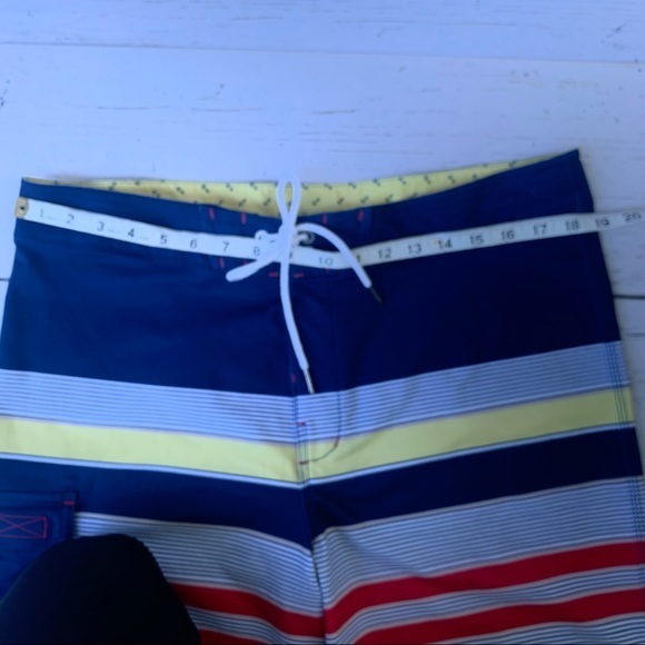 Sperry brand Board and Swim trunks, Size 36 Nautical colors/styling, li… - Picture 9 of 10